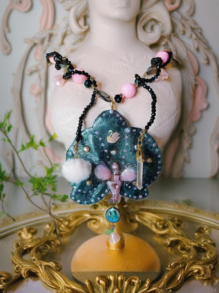 Collier Fleur éternelle Orchidée Véritable |Perles d'eau douce | Bijou Botanique Fleurs Séchées Fait Main | cristal noir