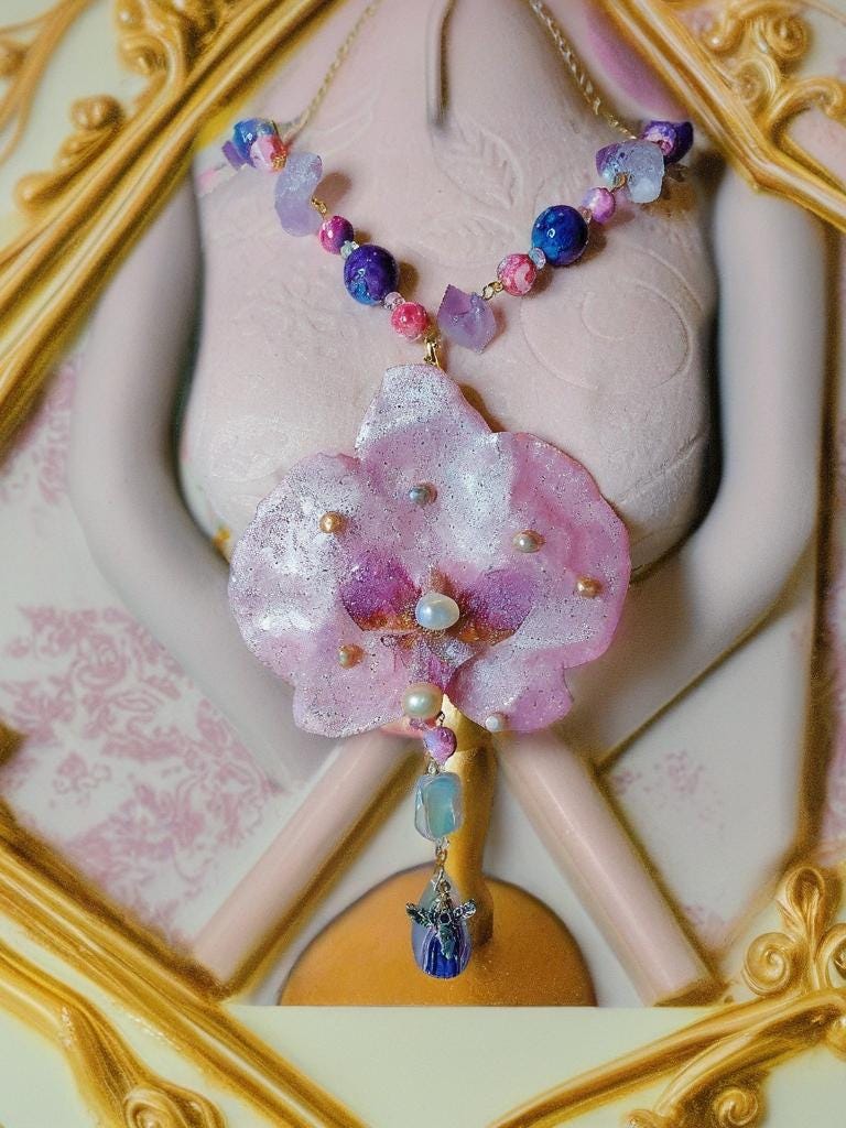 Collier orchidée rêves des anges en améthyste naturelle, perles d’eau douce & jaspe – Bijou trésors des anges fleur éternelle