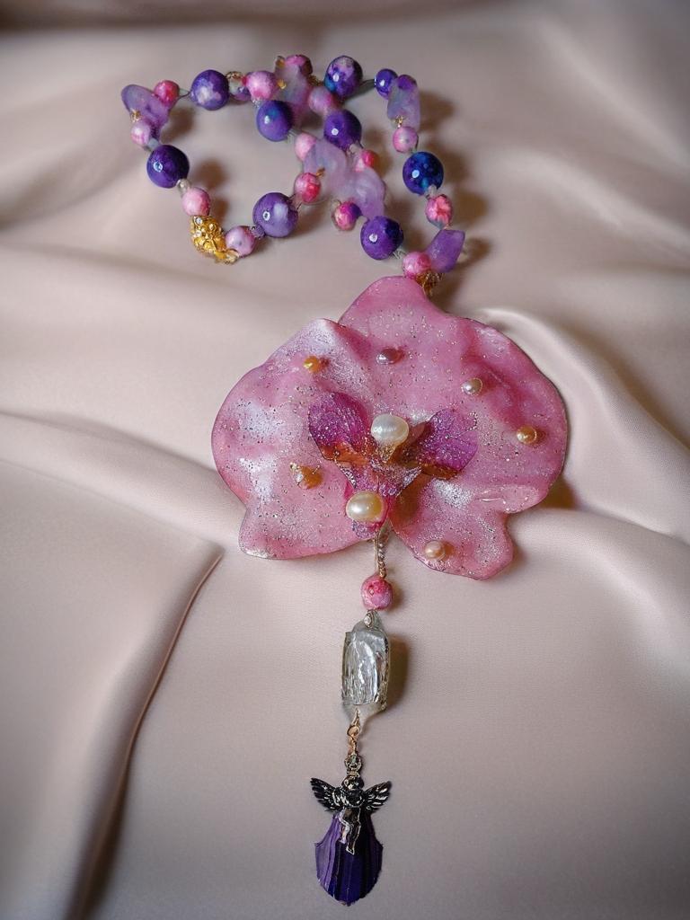 Collier orchidée rêves des anges en améthyste naturelle, perles d’eau douce & jaspe – Bijou trésors des anges fleur éternelle