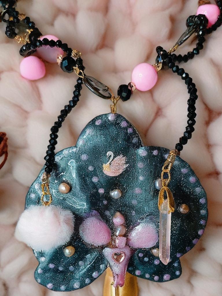 Collier Fleur éternelle Orchidée Véritable |Perles d'eau douce | Bijou Botanique Fleurs Séchées Fait Main | cristal noir