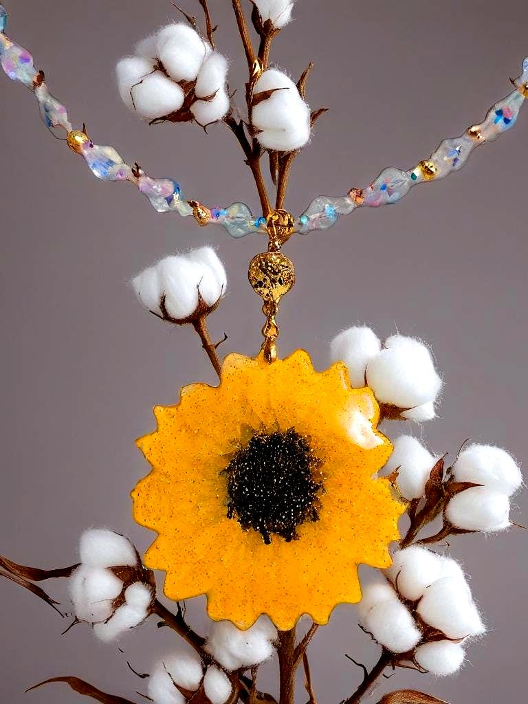 Collier tournesol doré " soleil d'été " avec perles de cristal, Fait main , le Bijou Soleil des Femmes lumineuses