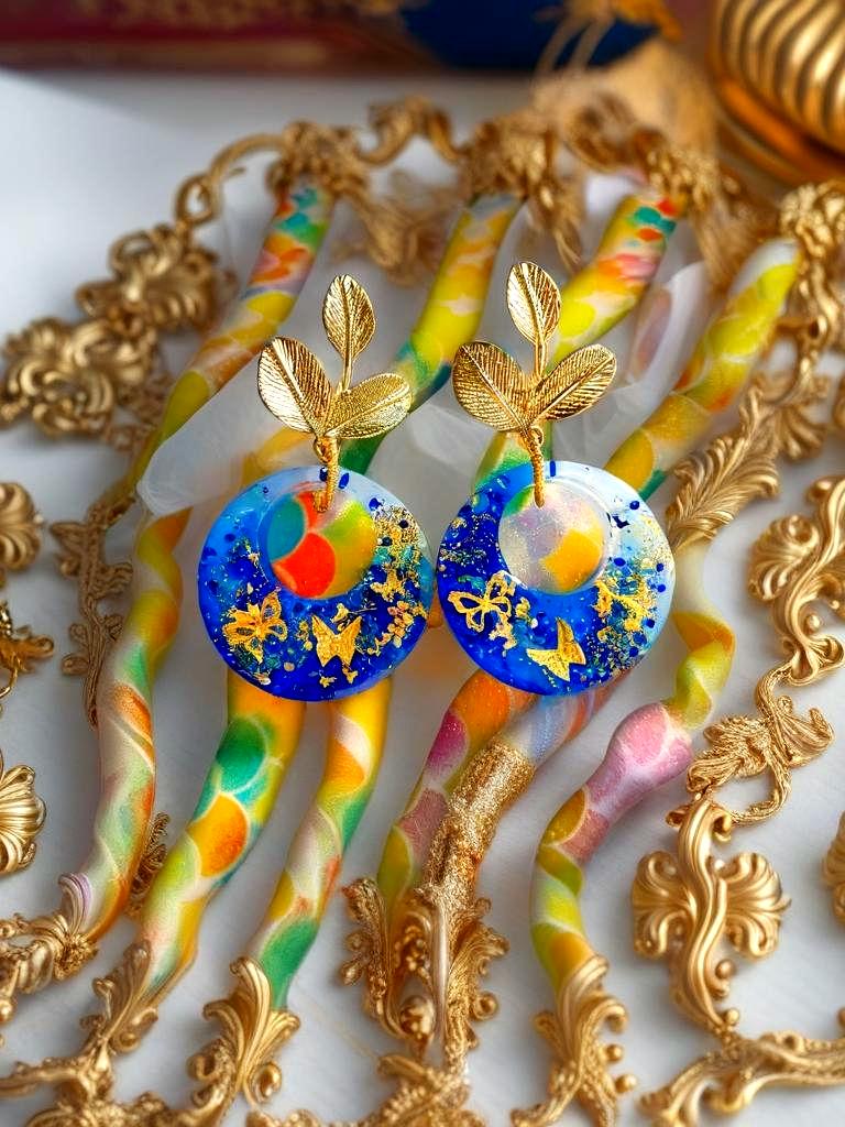 Boucles d'oreilles " papillons des lagons " en résine bleu océan, rêve tropical , fait main