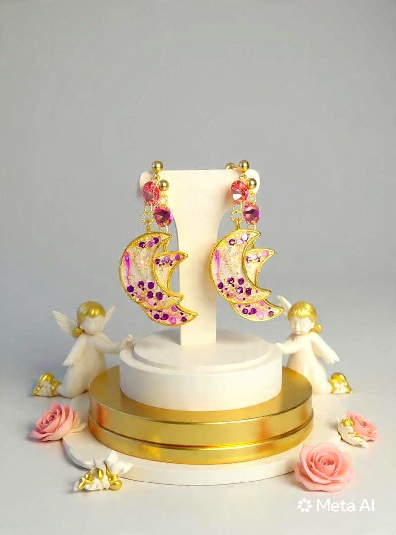 Boucles d'oreilles " claire de lune " enchanté , résiné à la main, serti de perles de verre rose, bijou féerique artisanal