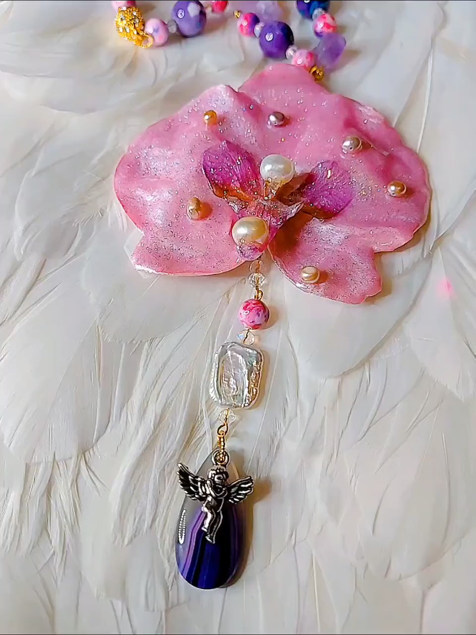 Collier orchidée rêves des anges en améthyste naturelle, perles d’eau douce & jaspe – Bijou trésors des anges fleur éternelle