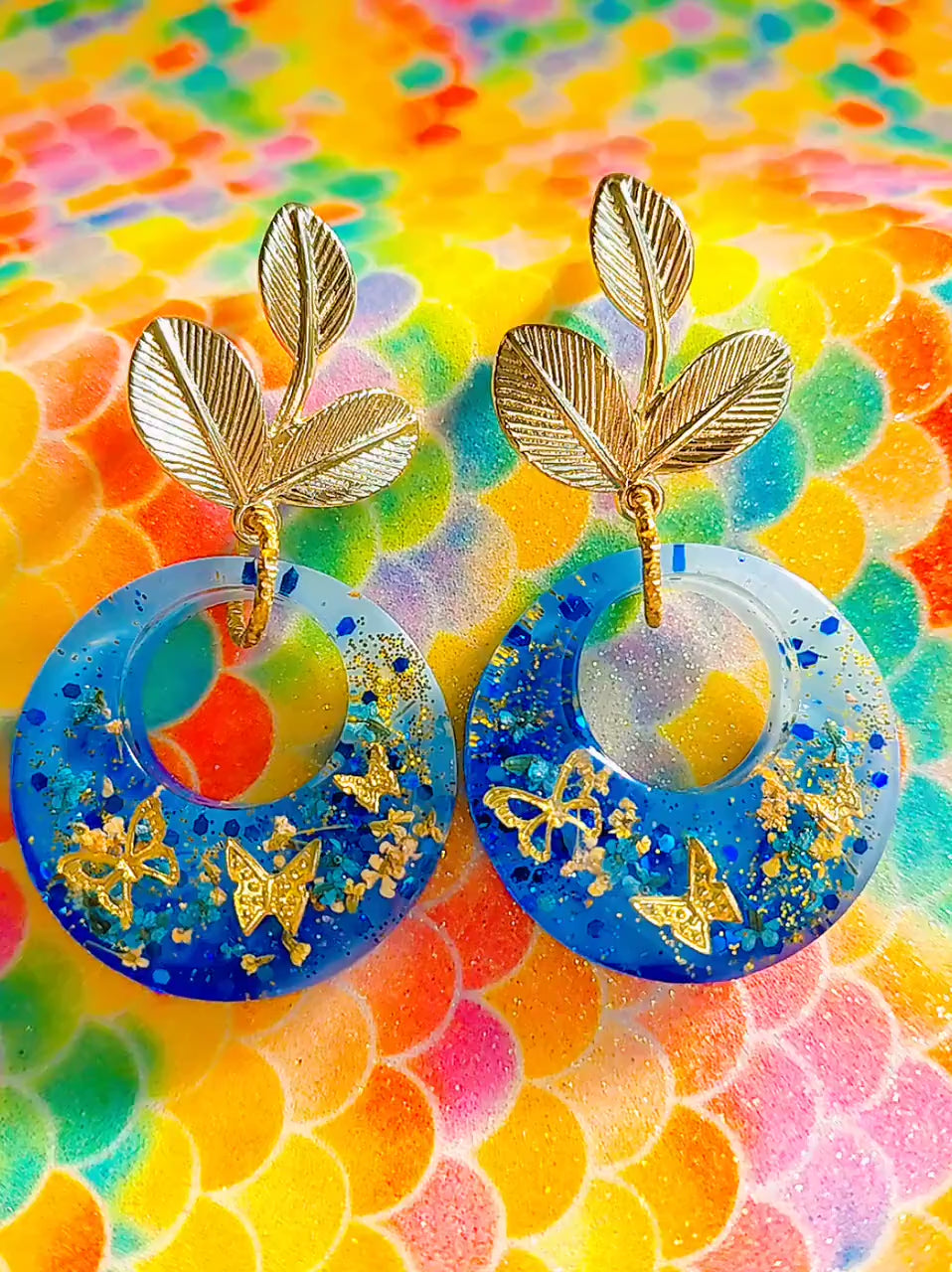 Boucles d'oreilles " papillons des lagons " en résine bleu océan, rêve tropical , fait main